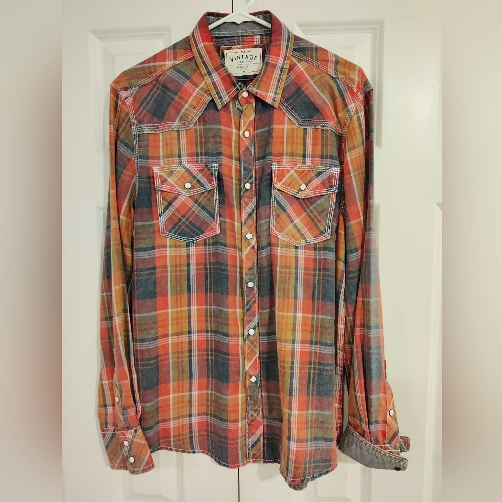 Men's Buckle Vintage Athletic fit plaid pearl button down, size M.
